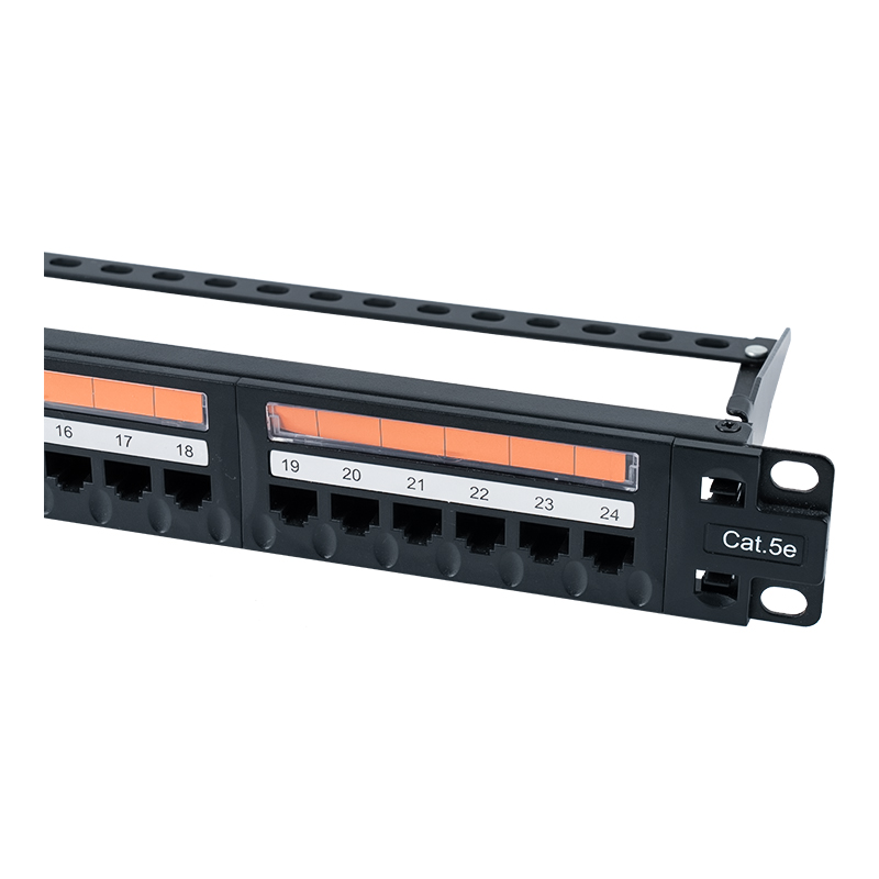 Panel de conexión Cat5e 19 pulgadas 1U sin blindaje de 24 puertos (ventana de plástico abatible) SP-3410D24-C5E